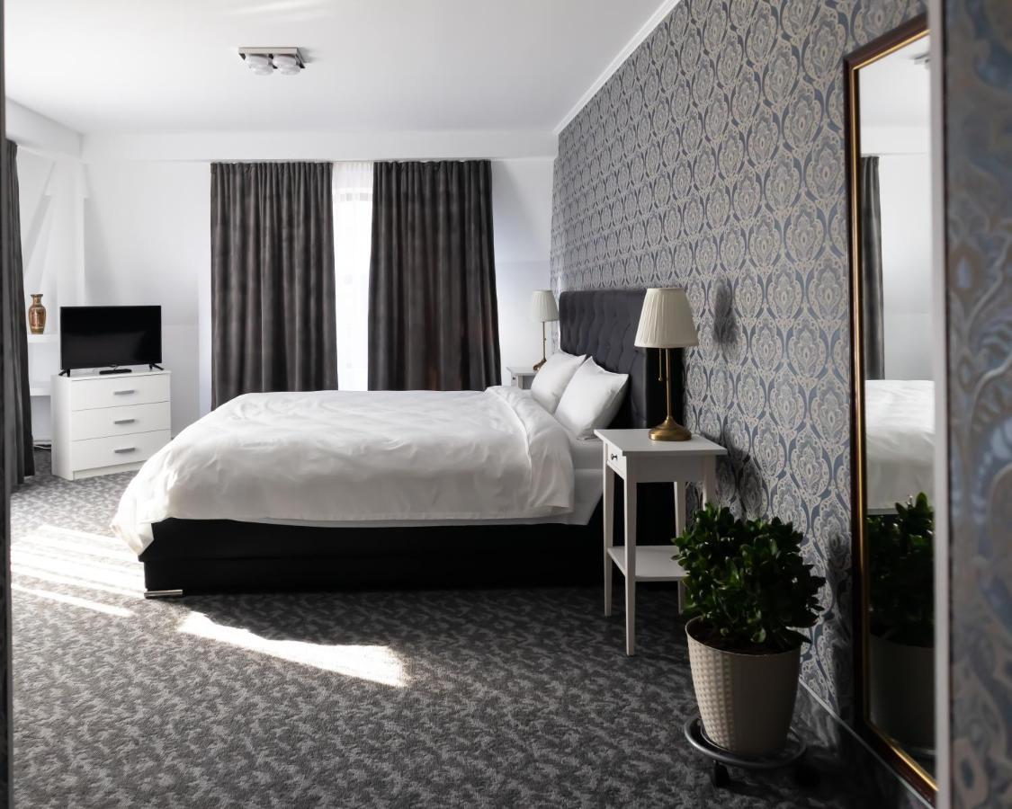 فندق Harmony House Târgu Jiu المظهر الخارجي الصورة